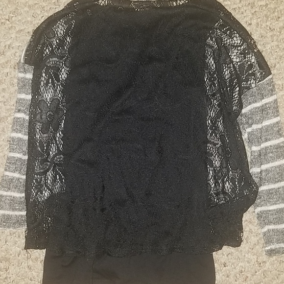 Cute top - all one piece - Picture 2 of 2